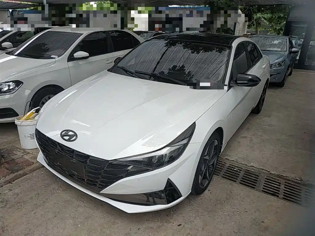 Hyundai Elantra 2021 1.5L CVT LUX Premium Edition