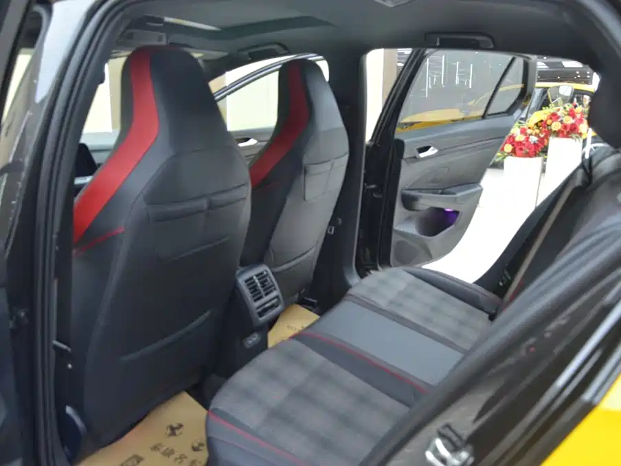 Volkswagen Golf GTI — миниатюра 5