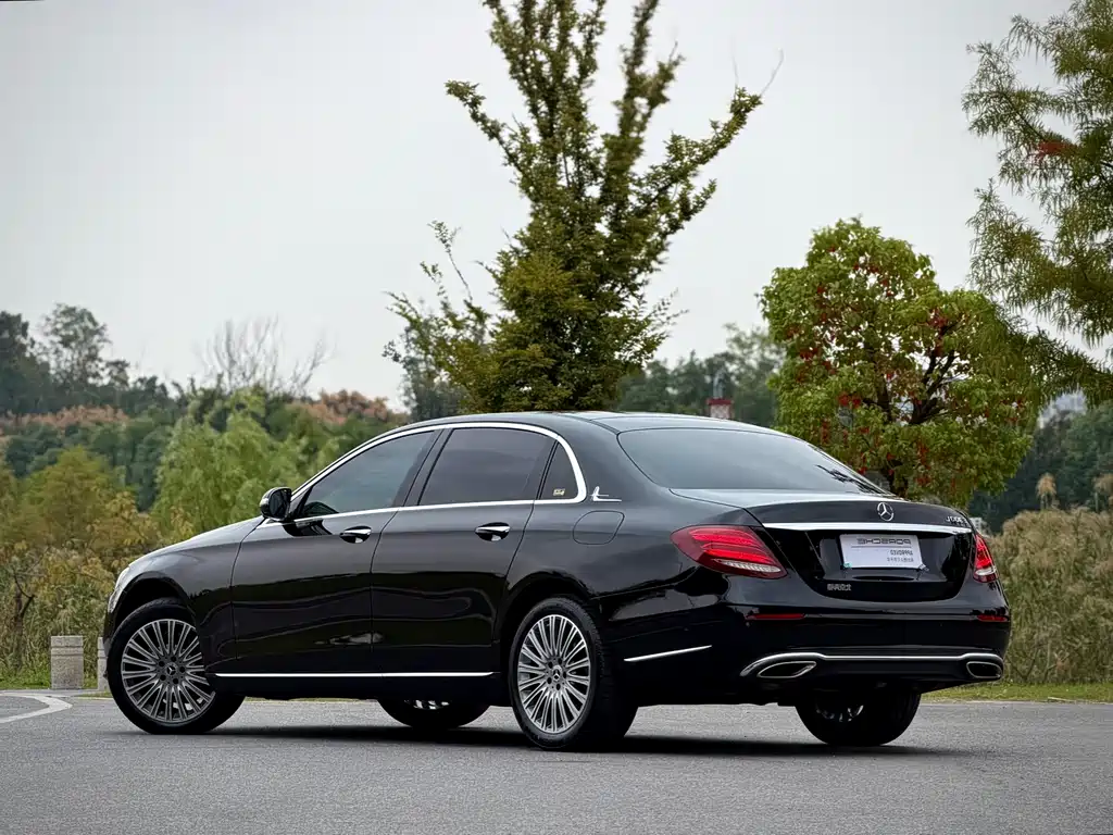 Mercedes-Benz E-Class — миниатюра 6