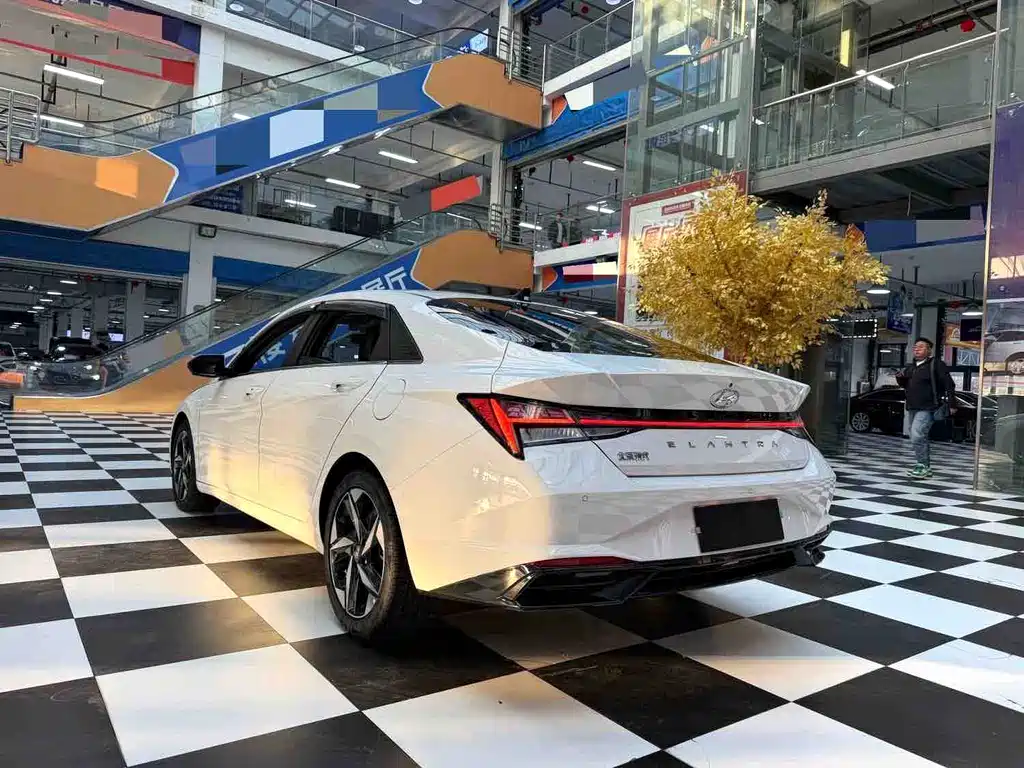 Hyundai Elantra — миниатюра 12