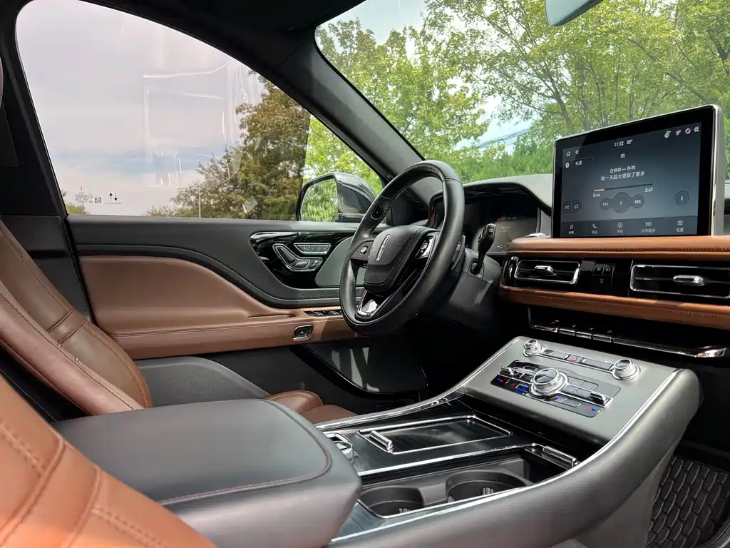 Lincoln Aviator (Import) — миниатюра 20