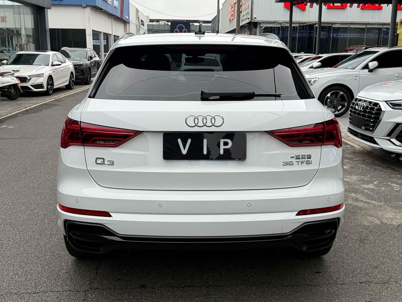 Audi Q3 1.4 л 2023 г. Белый, пробег 33000 км