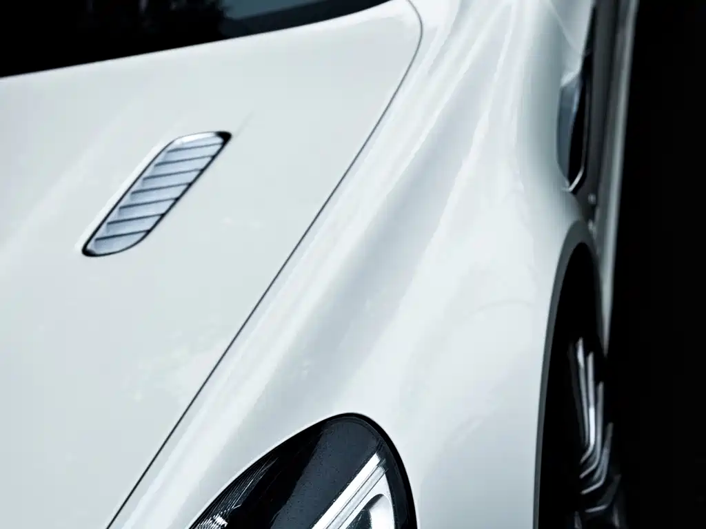 Aston Martin Rapide — миниатюра 8