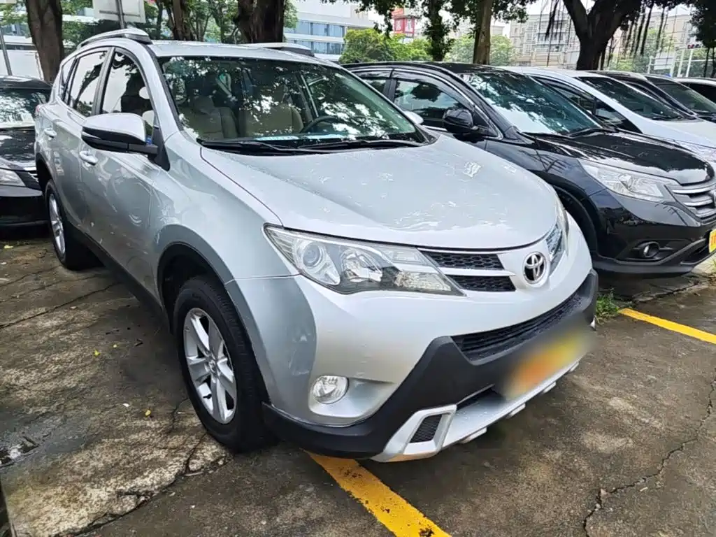 Toyota RAV4 — миниатюра 4
