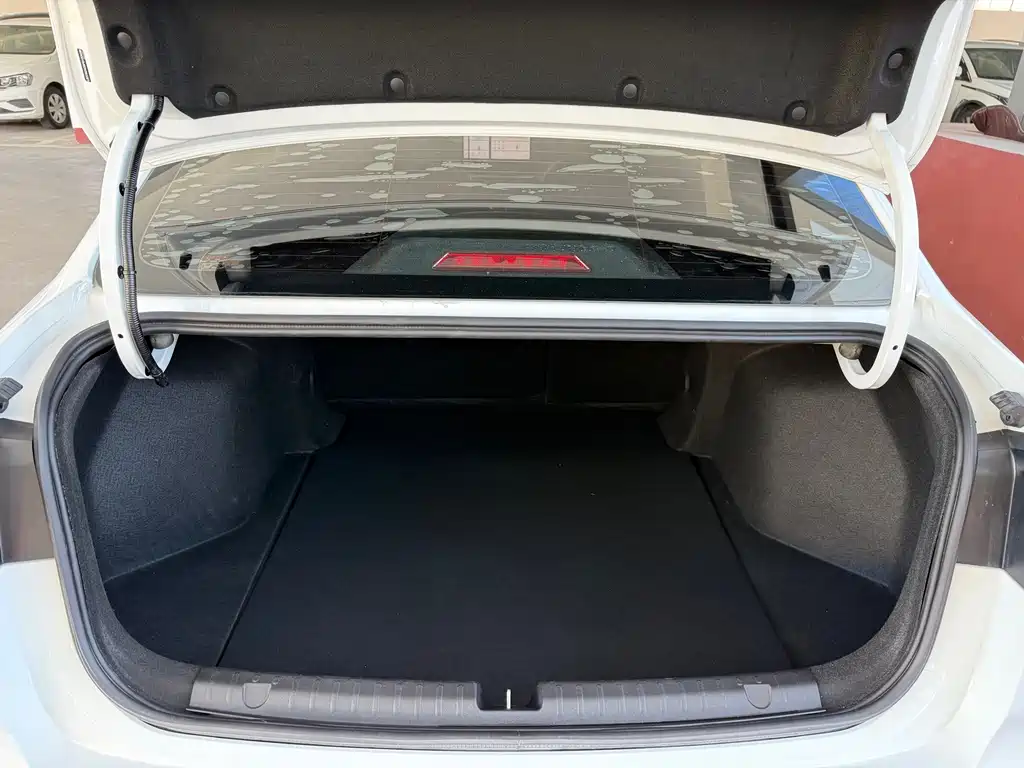 Geely Emgrand — миниатюра 15