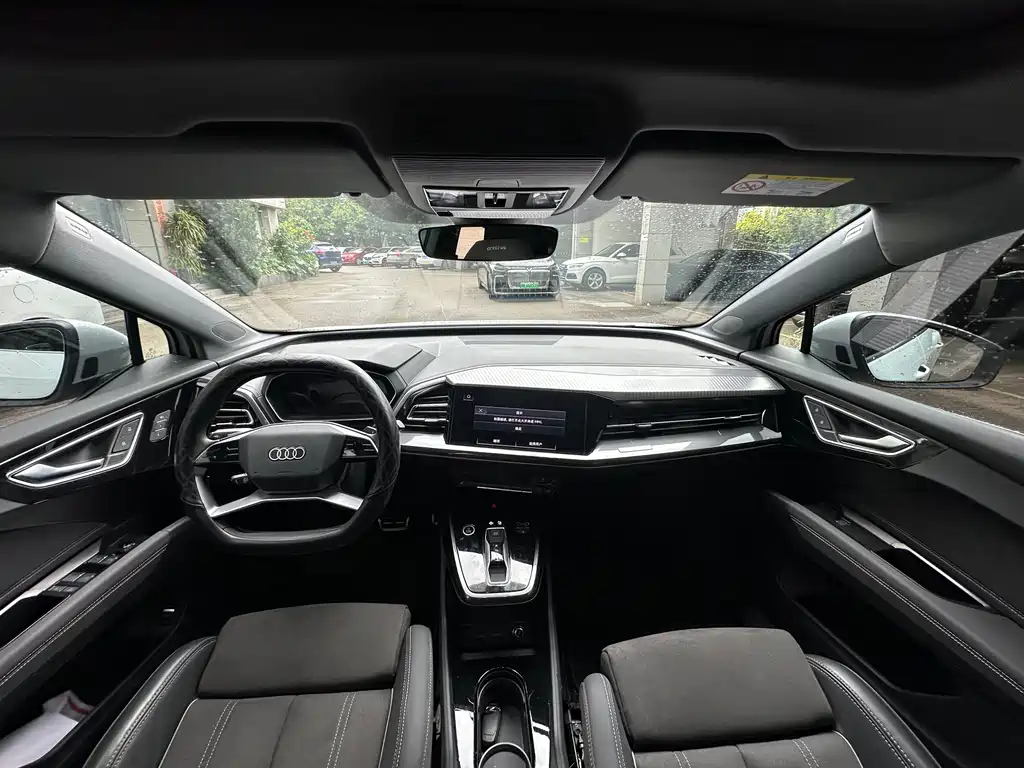 Audi Q4 e-tron — миниатюра 6