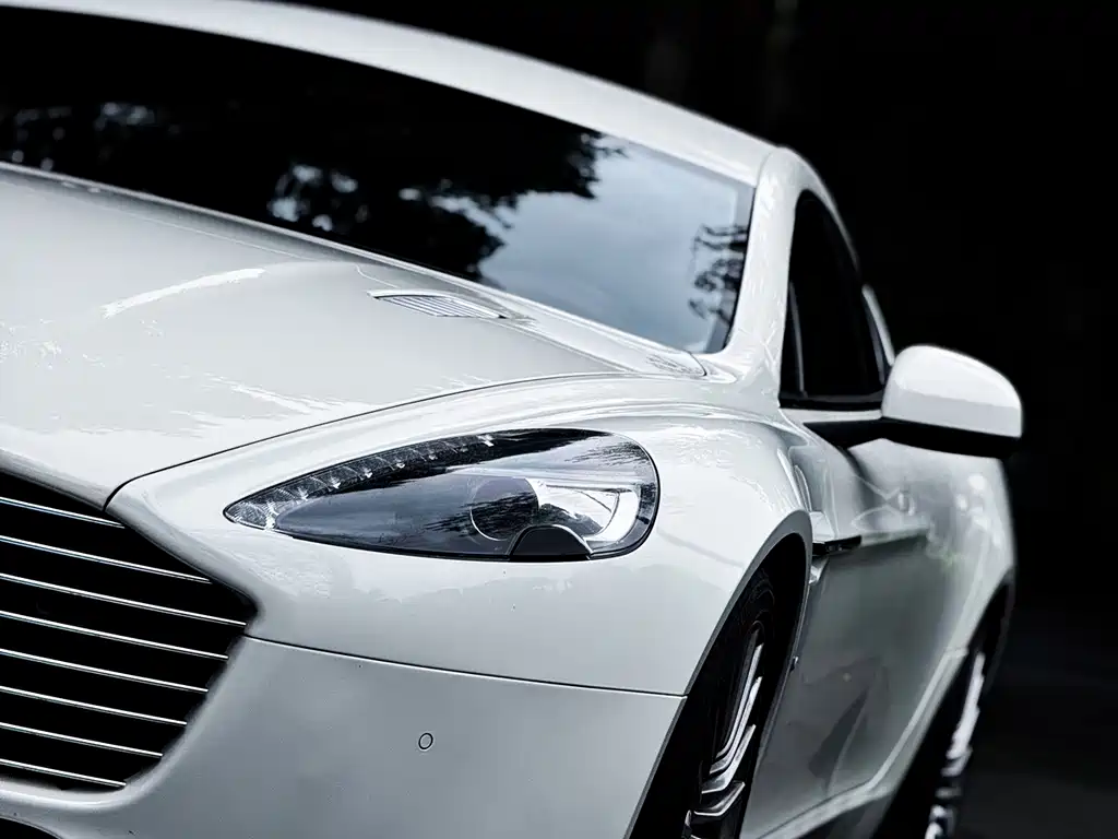 Aston Martin Rapide — миниатюра 7