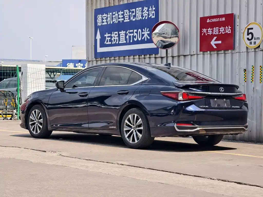 Lexus ES — миниатюра 5