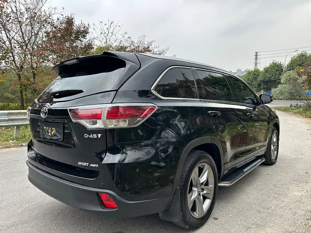 TOYOTA HIGHLANDER