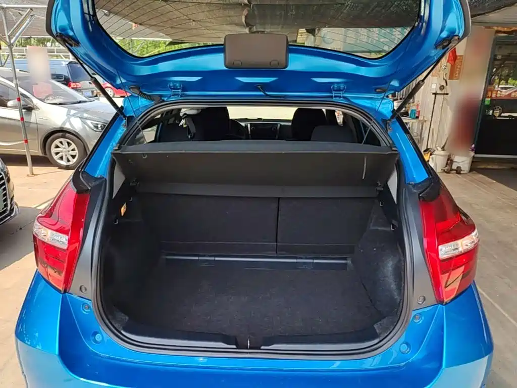 Toyota Yaris L — миниатюра 19