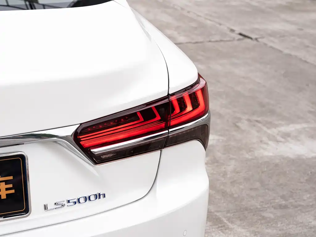 Lexus LS — миниатюра 7