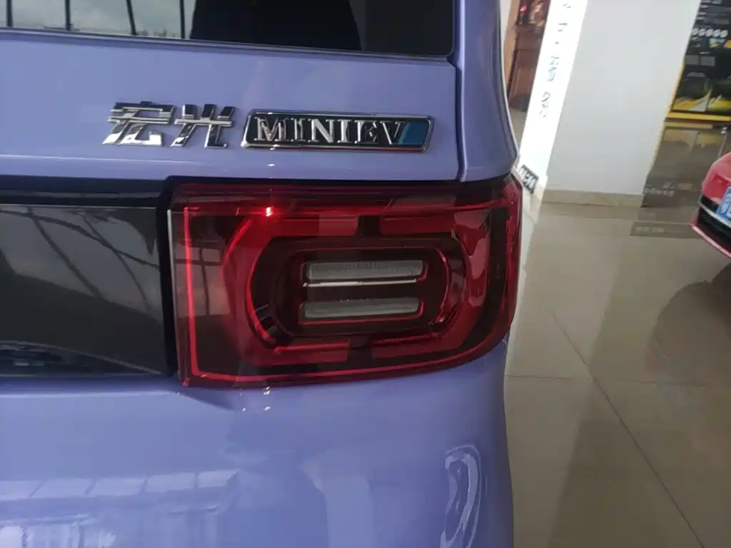 Wuling MINIEV — миниатюра 8