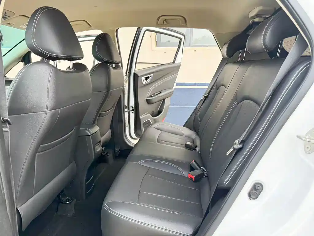 Geely Vision X3 — миниатюра 8
