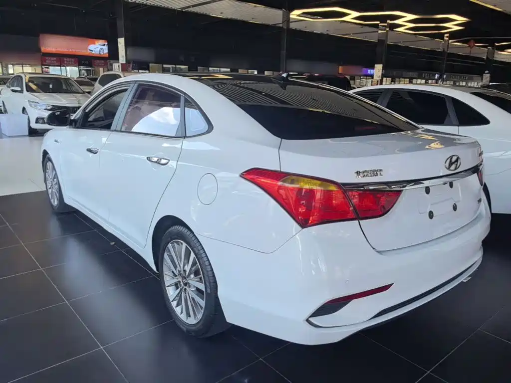 Hyundai Mistra — миниатюра 5