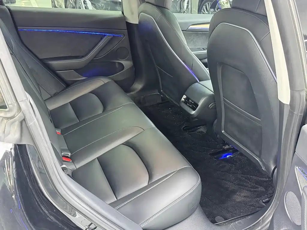 Tesla Model 3 — миниатюра 12