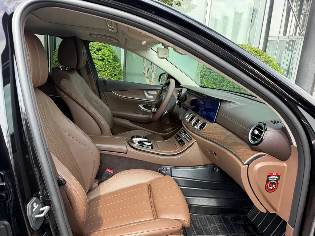 Mercedes-Benz E-Class — миниатюра 16