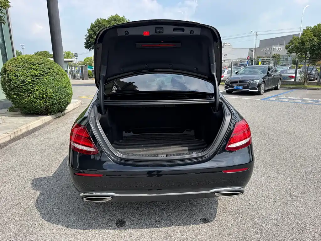 Mercedes-Benz E-Class — миниатюра 21