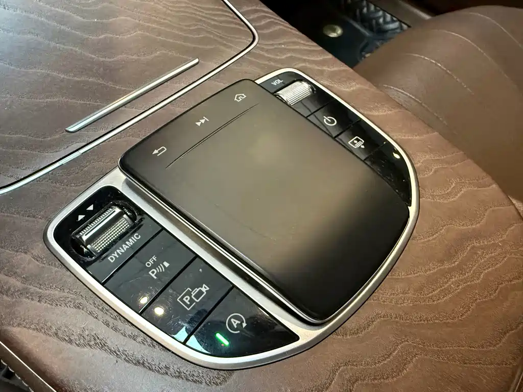 Mercedes-Benz E-Class — миниатюра 7