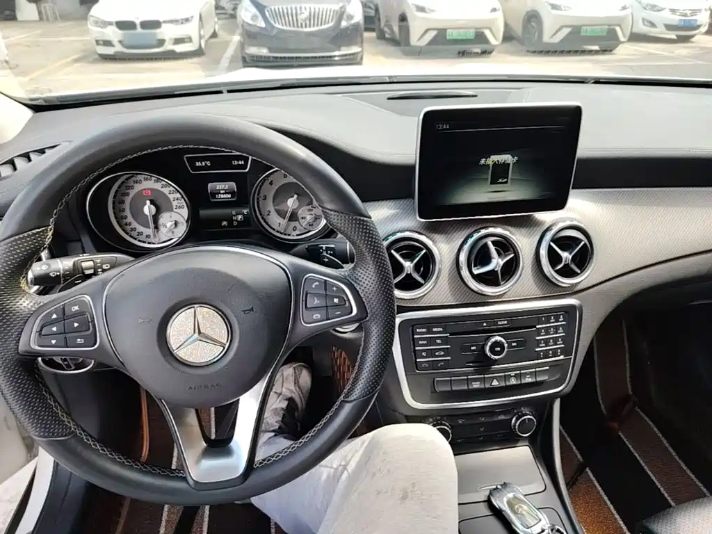 Mercedes-Benz GLA — миниатюра 10
