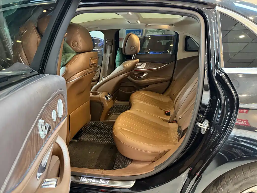 Mercedes-Benz E-Class — миниатюра 12
