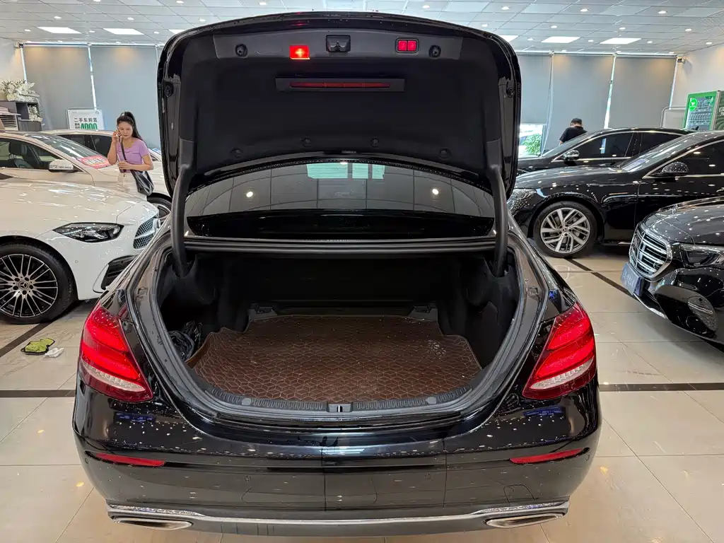 Mercedes-Benz E-Class — миниатюра 20