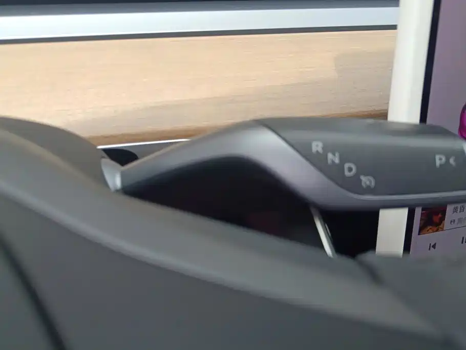 Tesla Model 3 — миниатюра 16