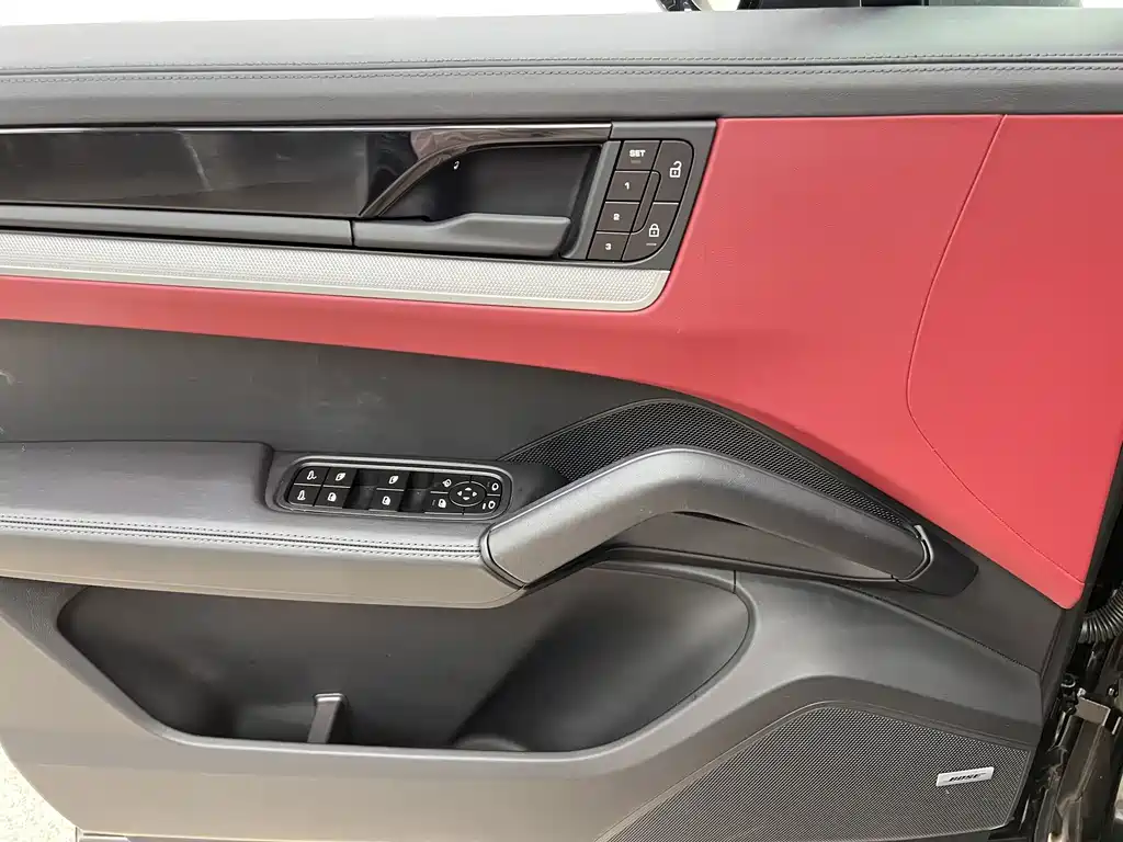 Porsche Cayenne — миниатюра 14