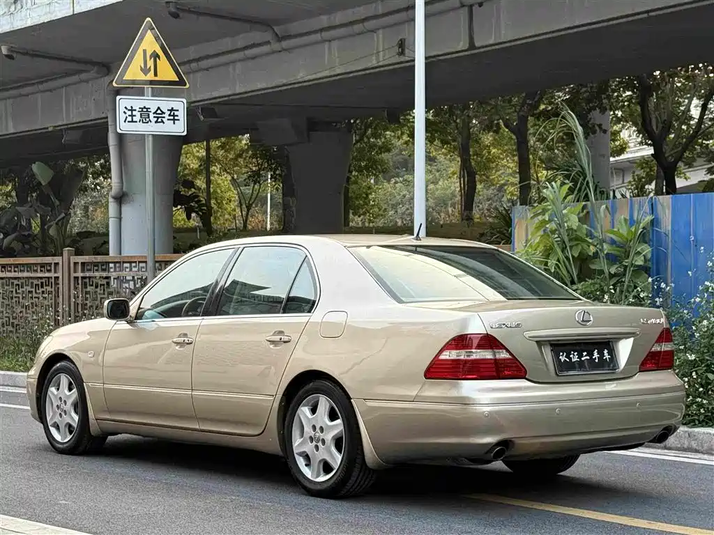 Lexus LS — миниатюра 3