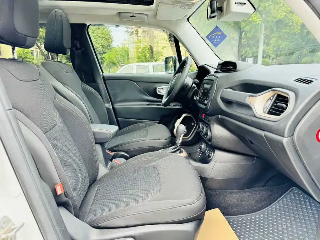 Jeep Renegade — миниатюра 13
