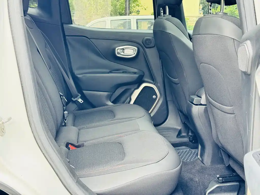 Jeep Renegade — миниатюра 16