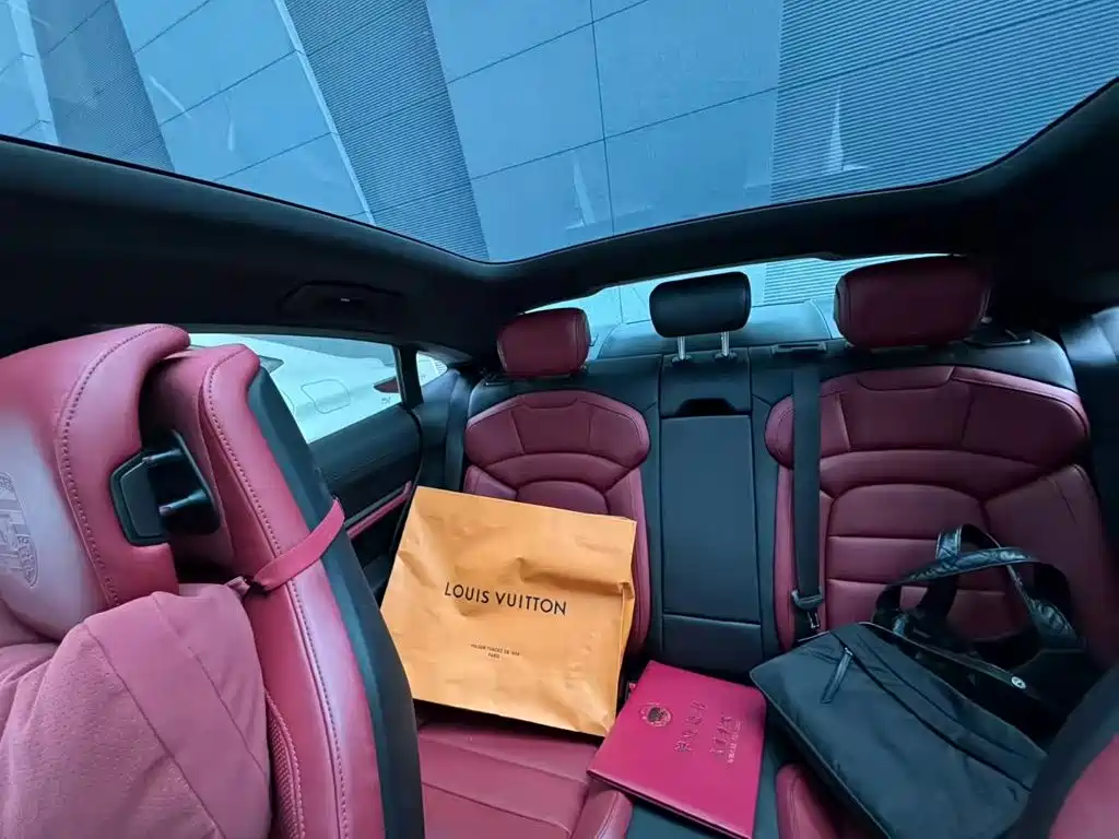 Porsche Taycan — миниатюра 6