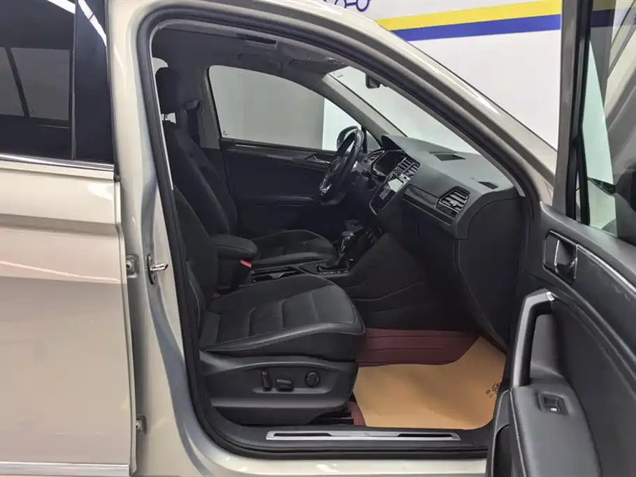 Volkswagen Tiguan L L 2021 330TSI AT R-Line