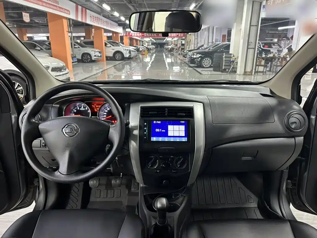 Nissan Livina — миниатюра 10