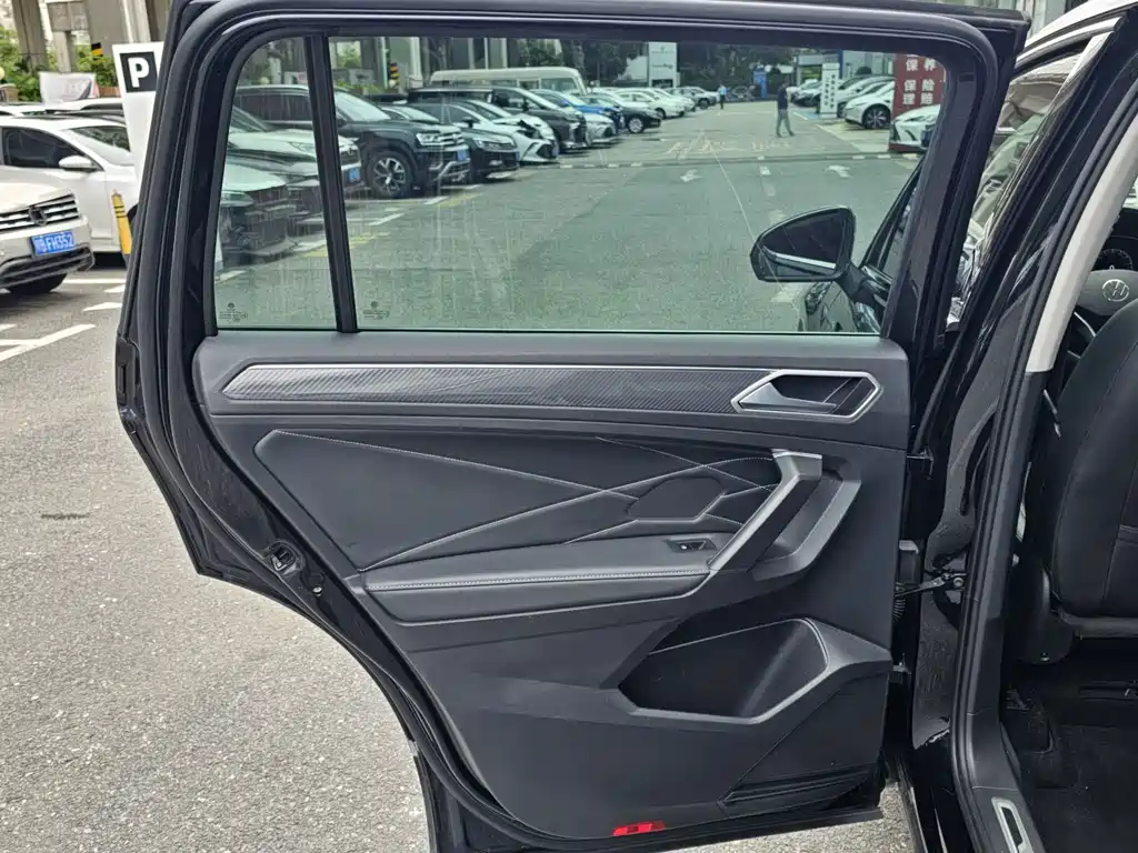 Volkswagen Tiguan L — миниатюра 12
