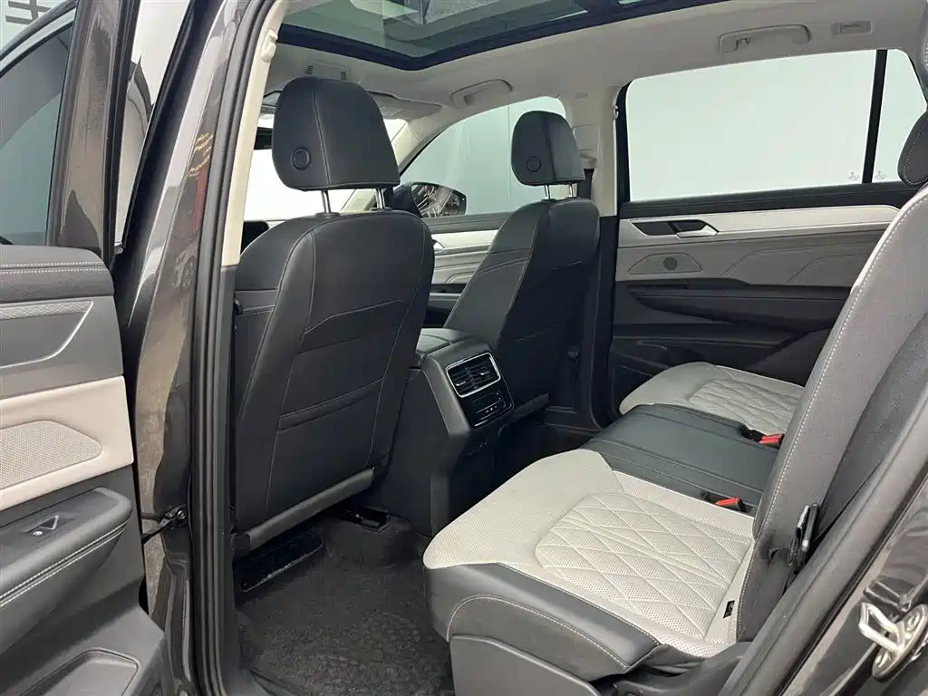 Volkswagen Tavendor 2023 380TSI R-Line