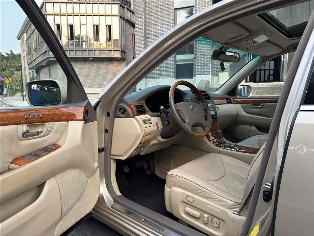 Lexus LS — миниатюра 5