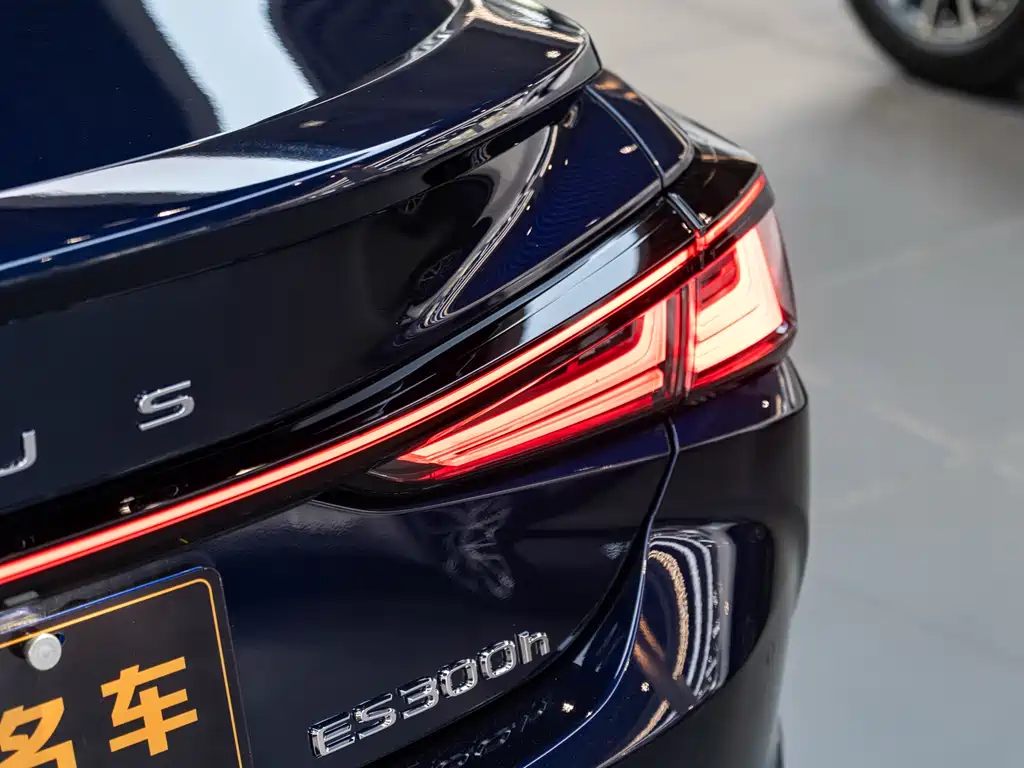 Lexus ES 2025 300h Premium