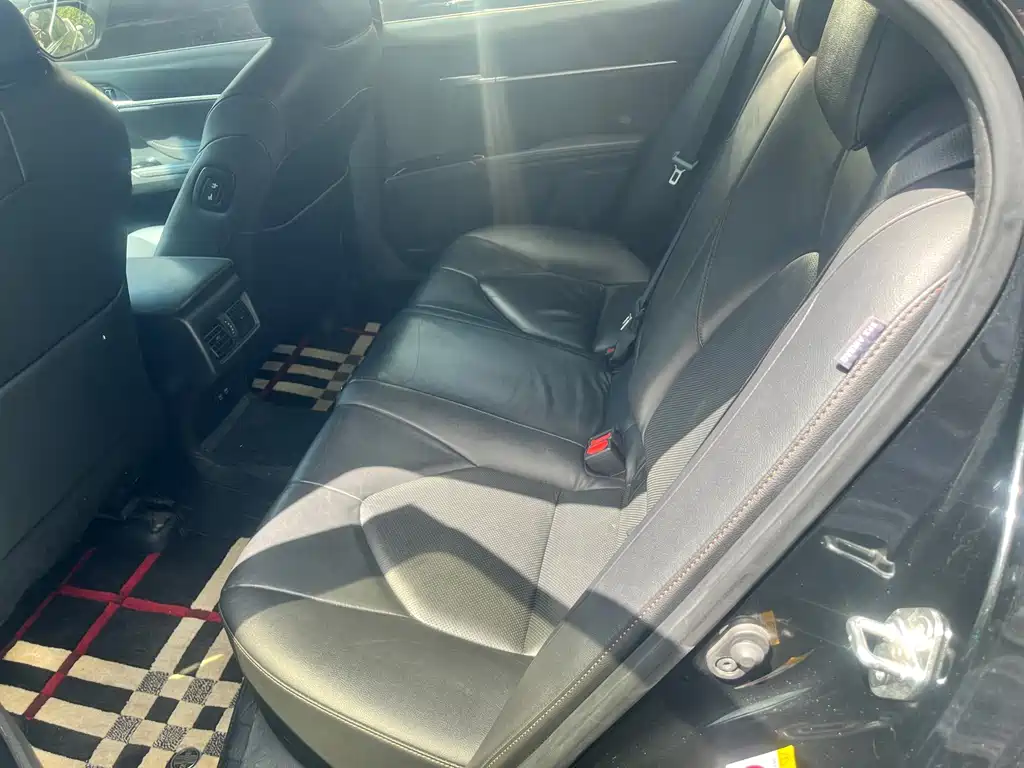 Toyota Camry — миниатюра 6