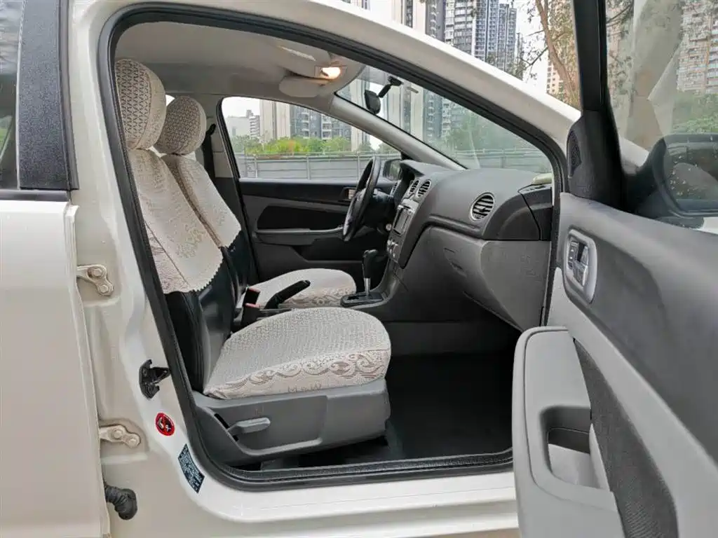Ford Focus 2013 1.8L AT