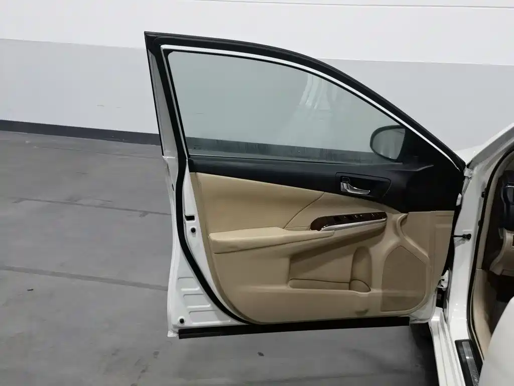 Toyota Camry — миниатюра 8