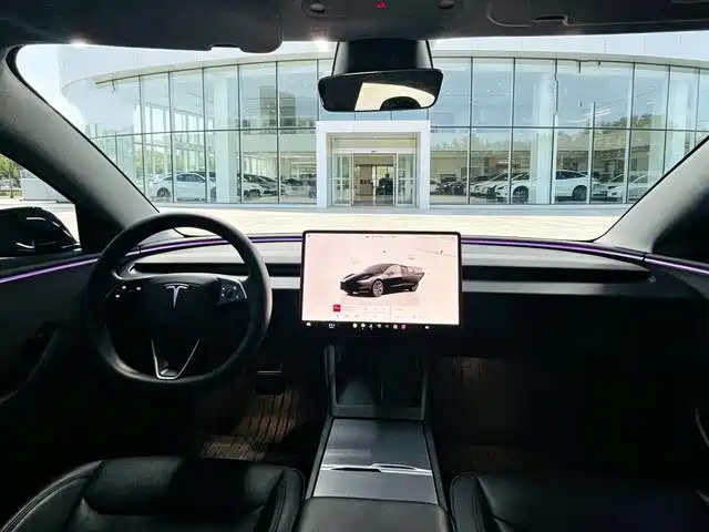 Tesla Model 3 — миниатюра 8