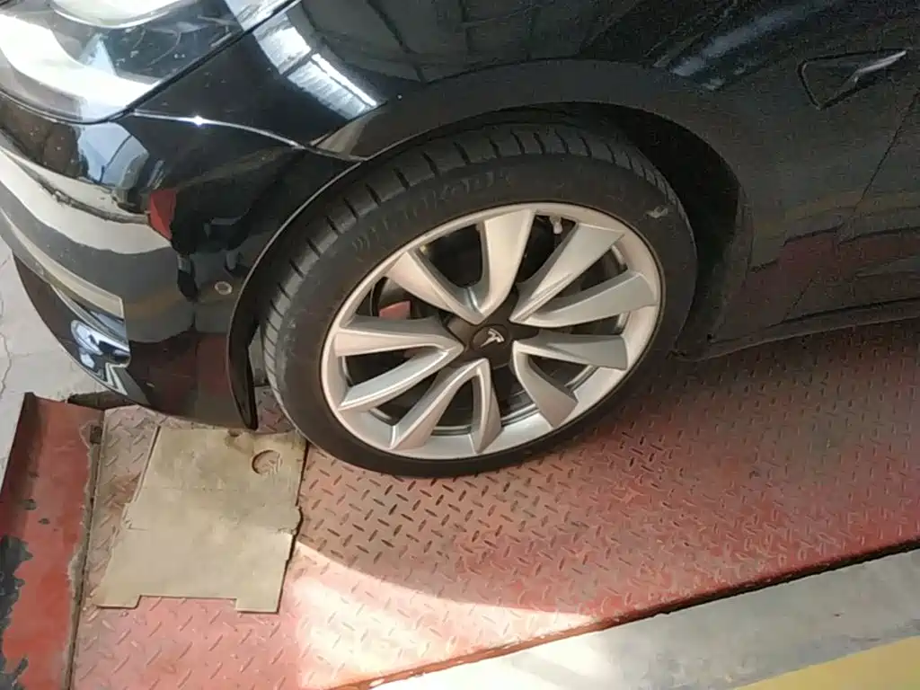 Tesla Model 3 — миниатюра 23
