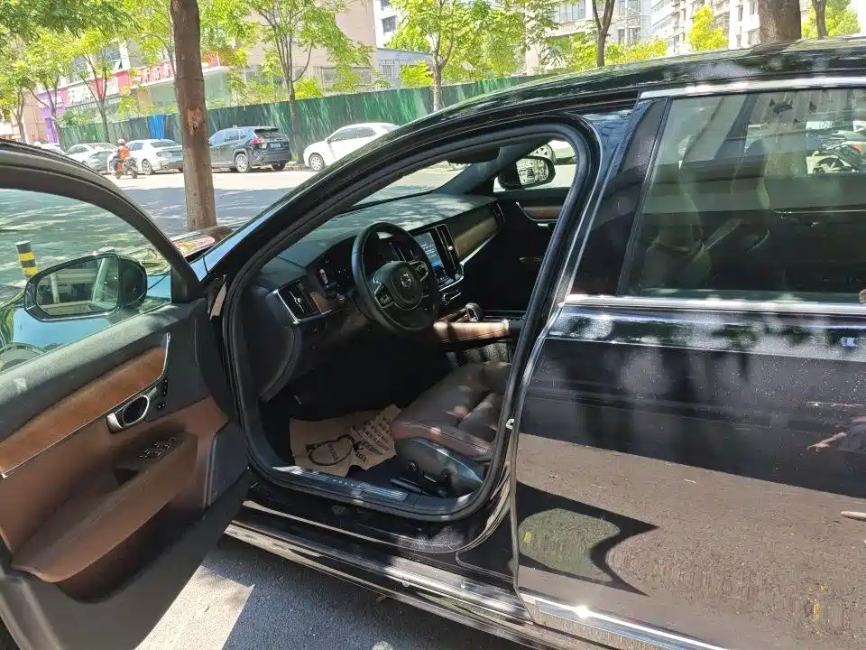 Volvo S90 — миниатюра 4