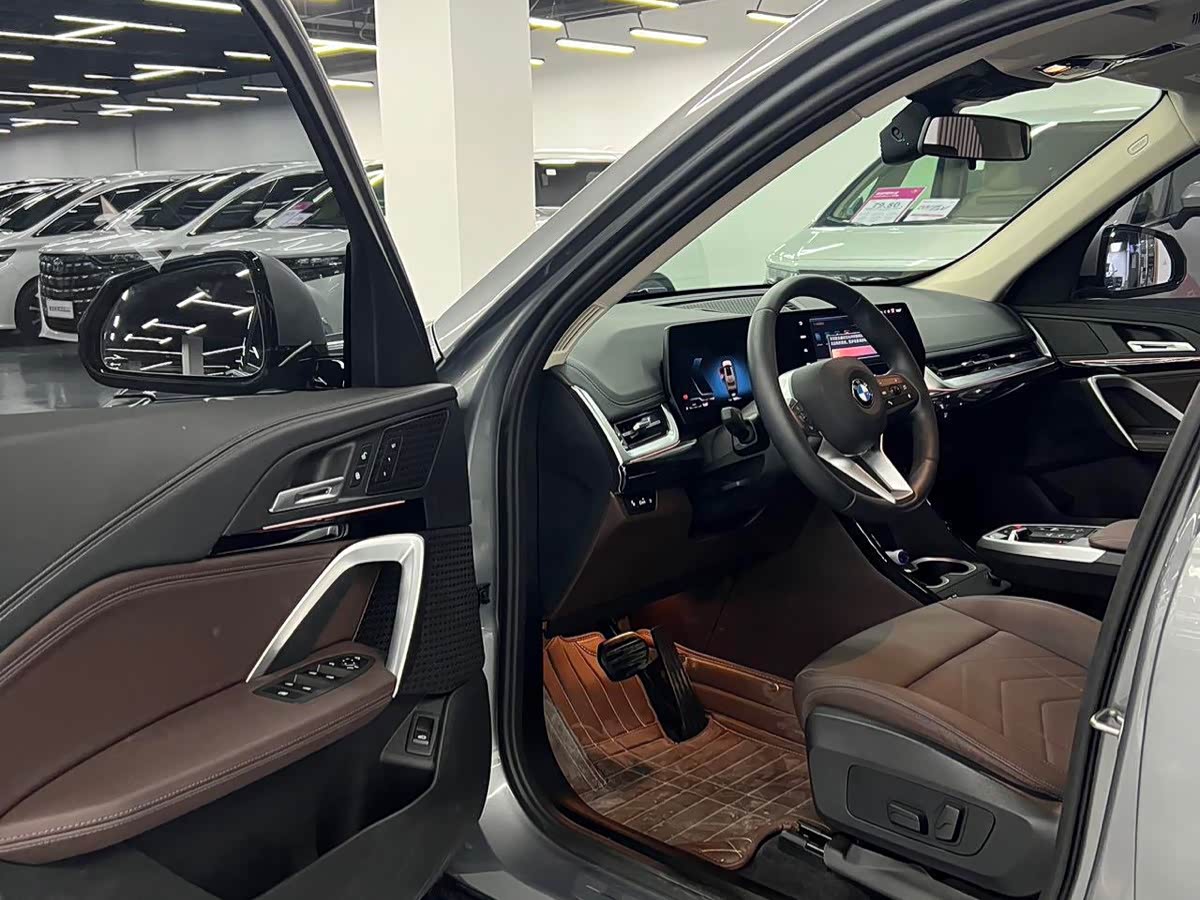 BMW X1 1.5 л 2023 г. Серебристо-серый, пробег 28000 км