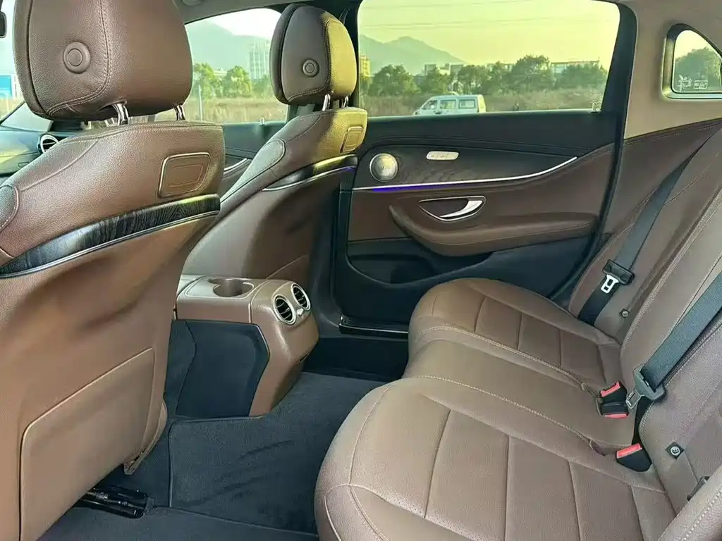 Mercedes-Benz E-Class — миниатюра 6