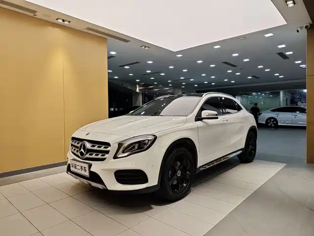 MERCEDES-BENZ GLA 2019
