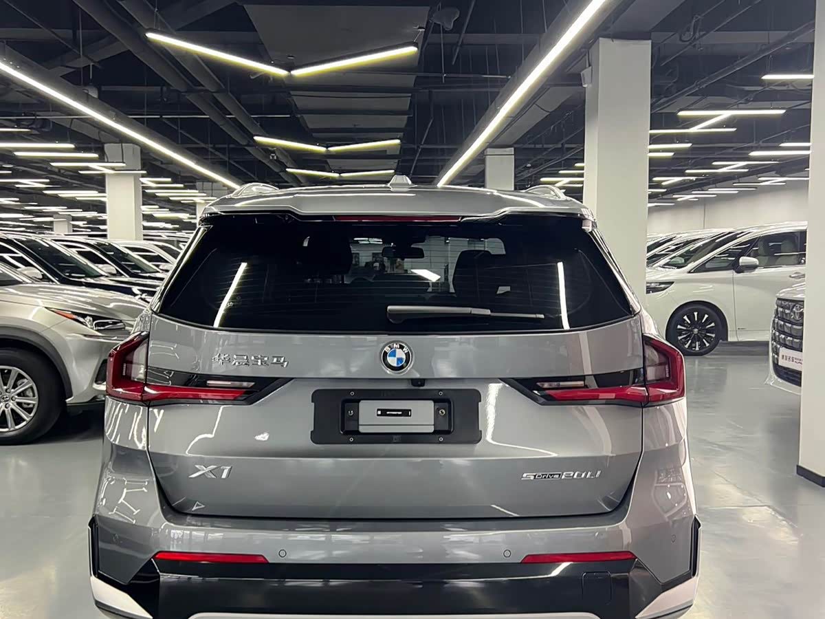BMW X1 1.5 л 2023 г. Серебристо-серый, пробег 28000 км