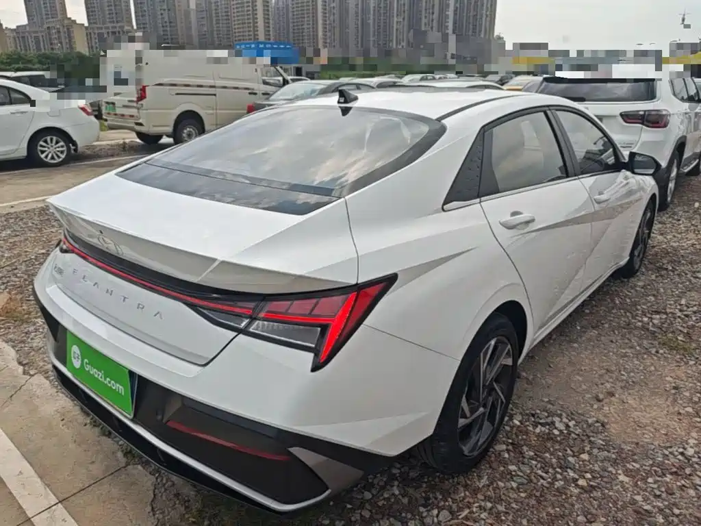 Hyundai Elantra — миниатюра 7