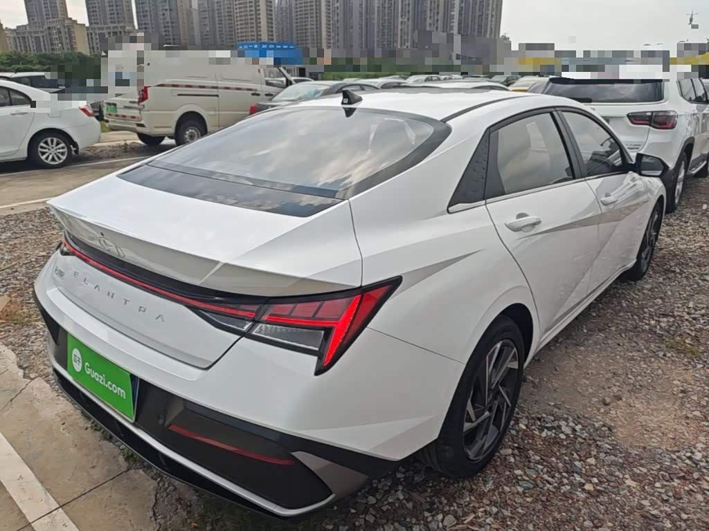 Hyundai Elantra 1.5 л 2024 г. Белый, пробег 31400 км