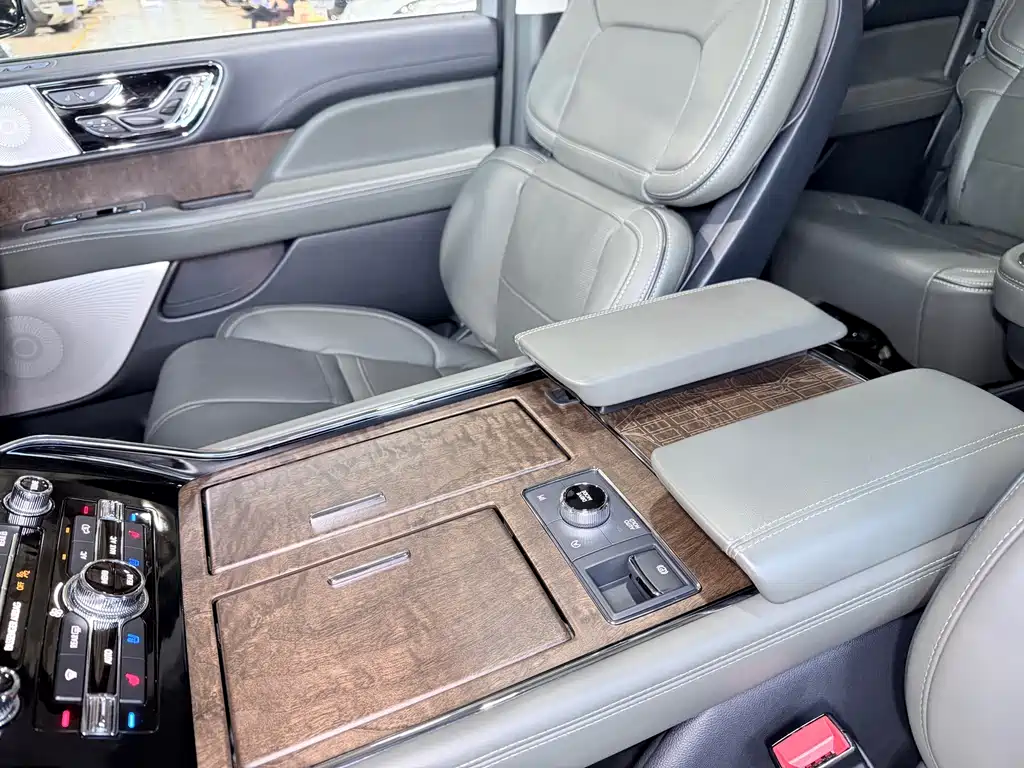 Lincoln Navigator — миниатюра 7